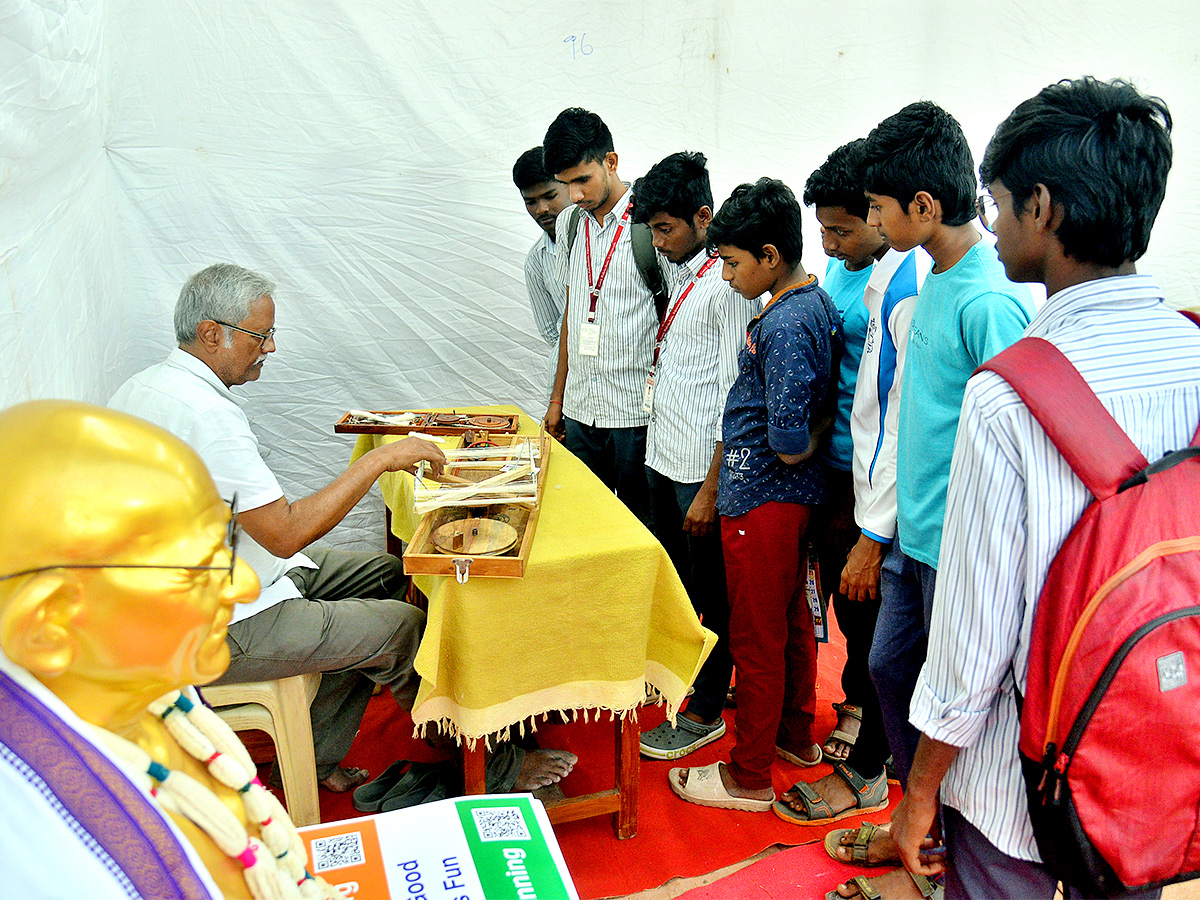 Vijayawada_20Book_20Festival_2034th_20edition_20to_20begin13.jpg 13