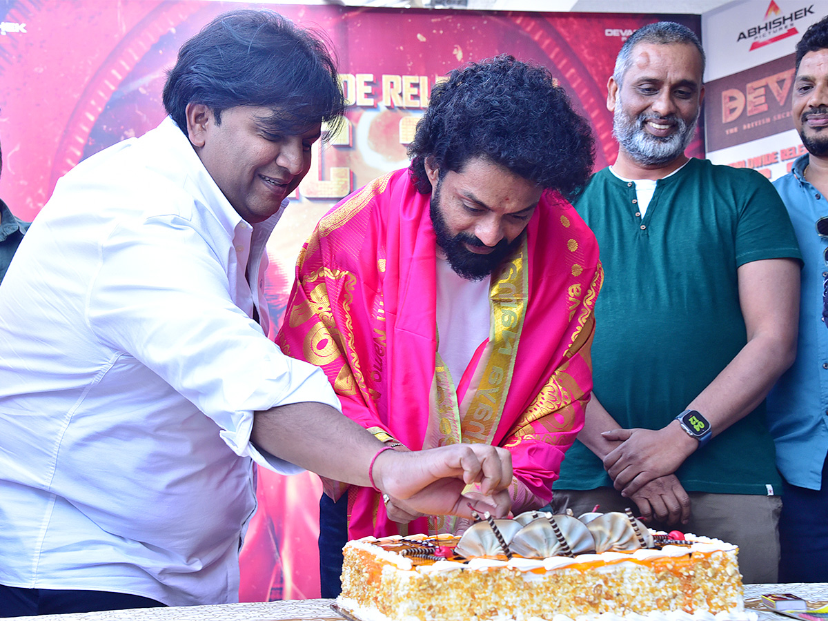 Nandamuri_20Kalyan_20Rams_20Devil_20Movie_20Success_20Celebrations-11.jpg 11