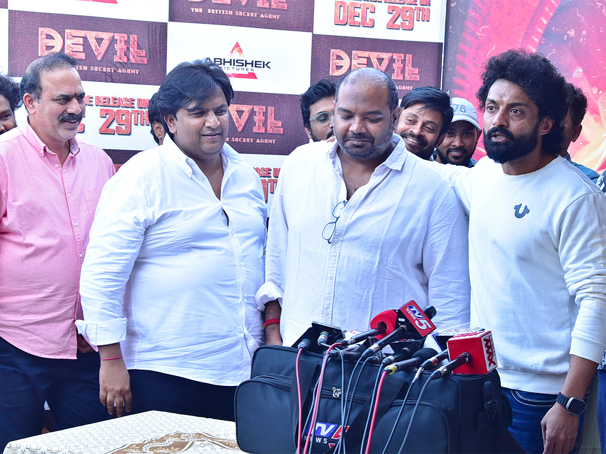 Nandamuri_20Kalyan_20Rams_20Devil_20Movie_20Success_20Celebrations-16.jpg 15