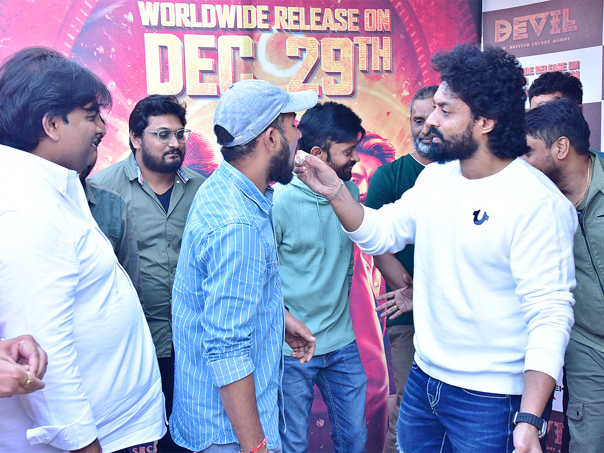 Nandamuri_20Kalyan_20Rams_20Devil_20Movie_20Success_20Celebrations-23.jpg 21