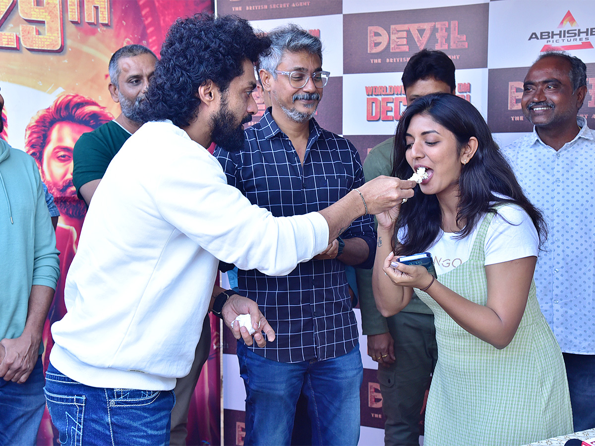 Nandamuri_20Kalyan_20Rams_20Devil_20Movie_20Success_20Celebrations-25.jpg 22