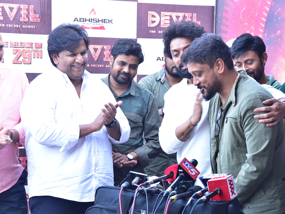Nandamuri_20Kalyan_20Rams_20Devil_20Movie_20Success_20Celebrations-29.jpg 26