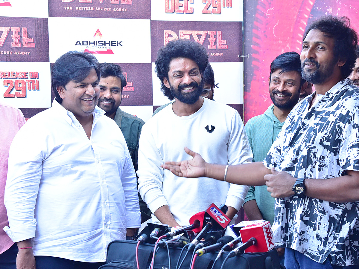 Nandamuri_20Kalyan_20Rams_20Devil_20Movie_20Success_20Celebrations-6.jpg 6