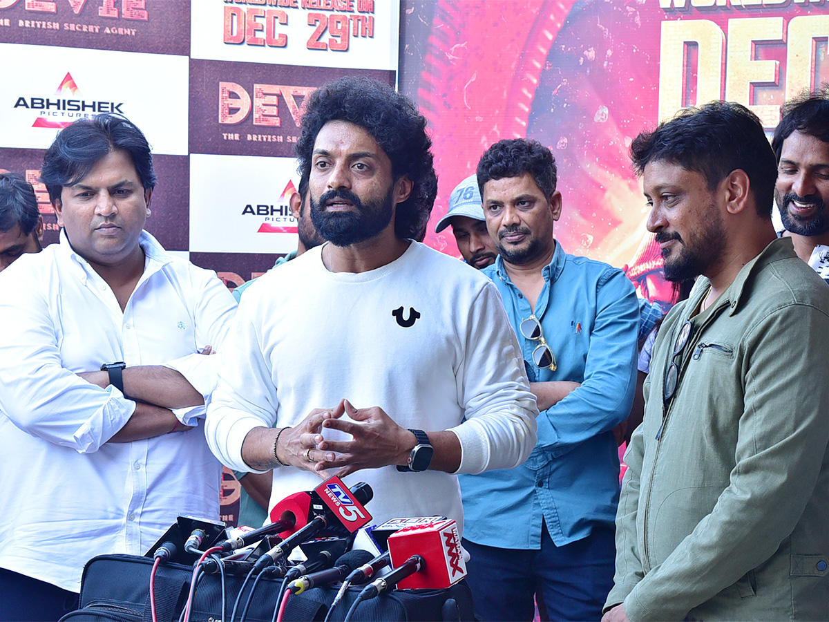 Nandamuri_20Kalyan_20Rams_20Devil_20Movie_20Success_20Celebrations-8.jpg 8