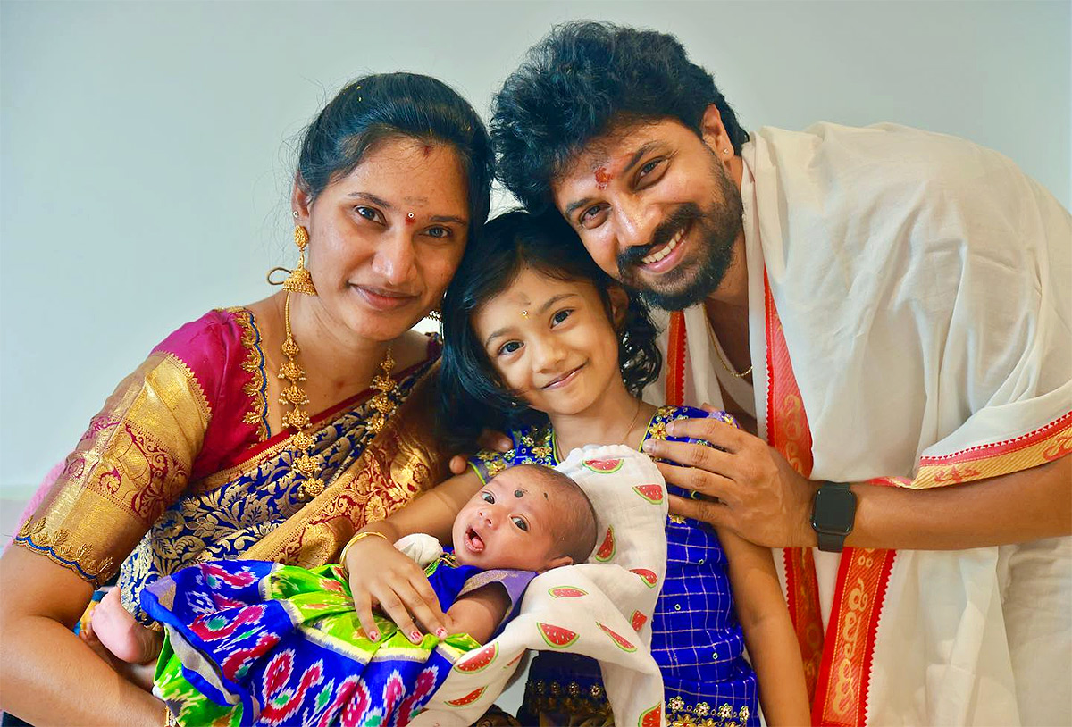 tollywood_20singer_20Dhanunjay_20Family_20photos-11.jpg 10