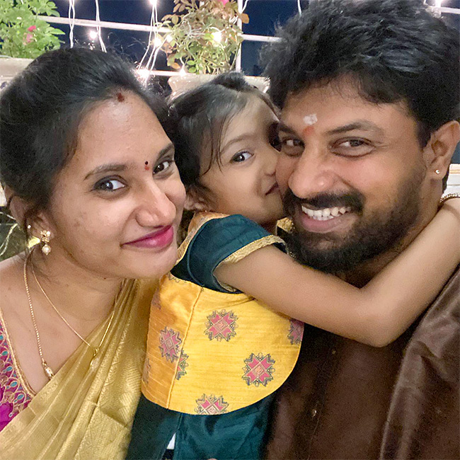 tollywood_20singer_20Dhanunjay_20Family_20photos-13.jpg 12