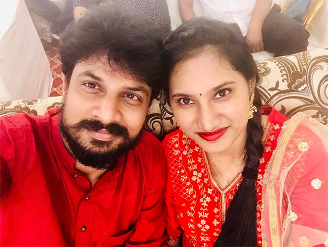 tollywood_20singer_20Dhanunjay_20Family_20photos-18.jpg 16