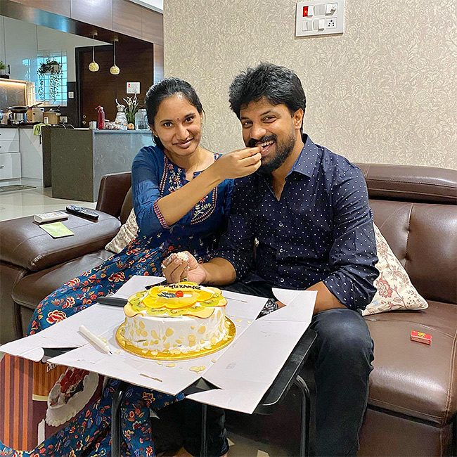tollywood_20singer_20Dhanunjay_20Family_20photos-19.jpg 17