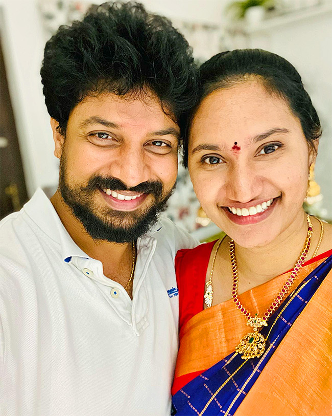 tollywood_20singer_20Dhanunjay_20Family_20photos-6.jpg 6