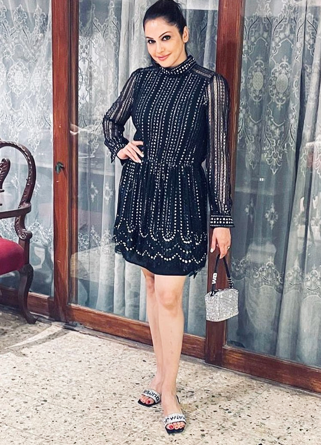 12.Isha-Koppikar.jpg 17