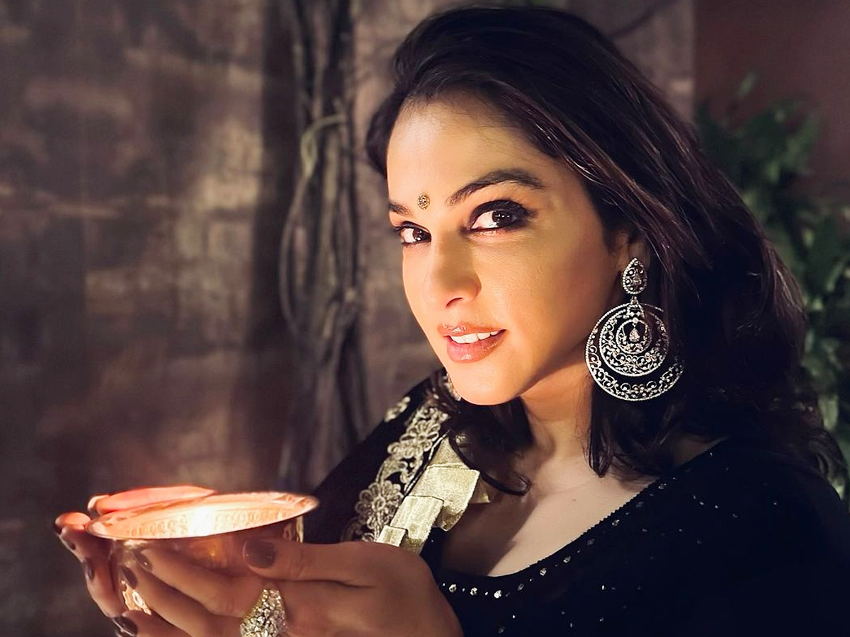 4.Isha-Koppikar.jpg 2