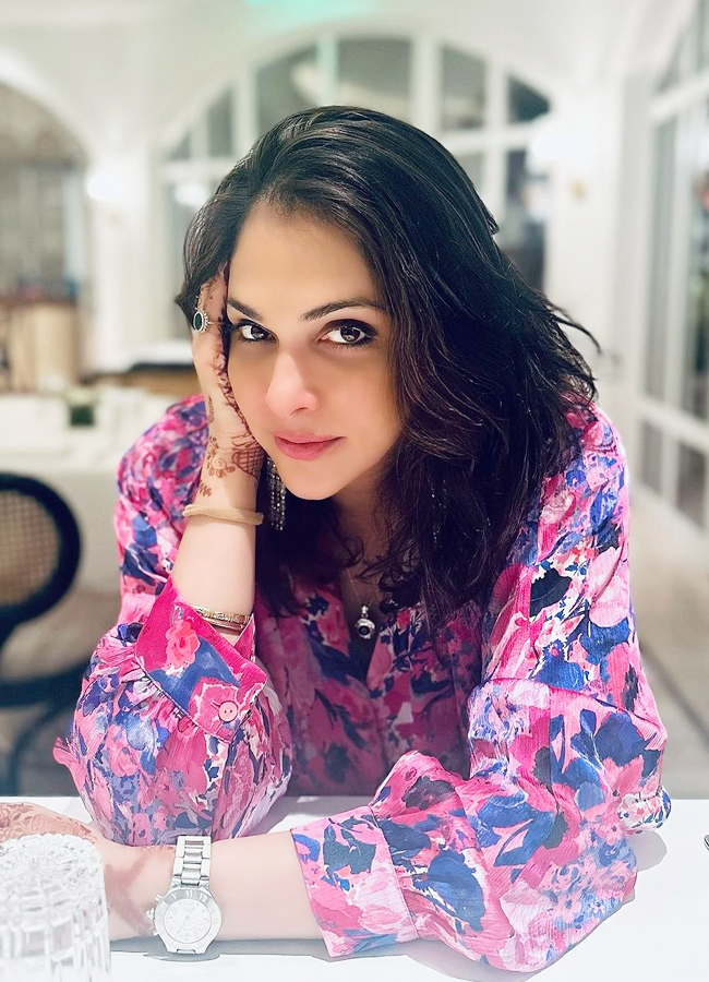 5.Isha-Koppikar.jpg 10