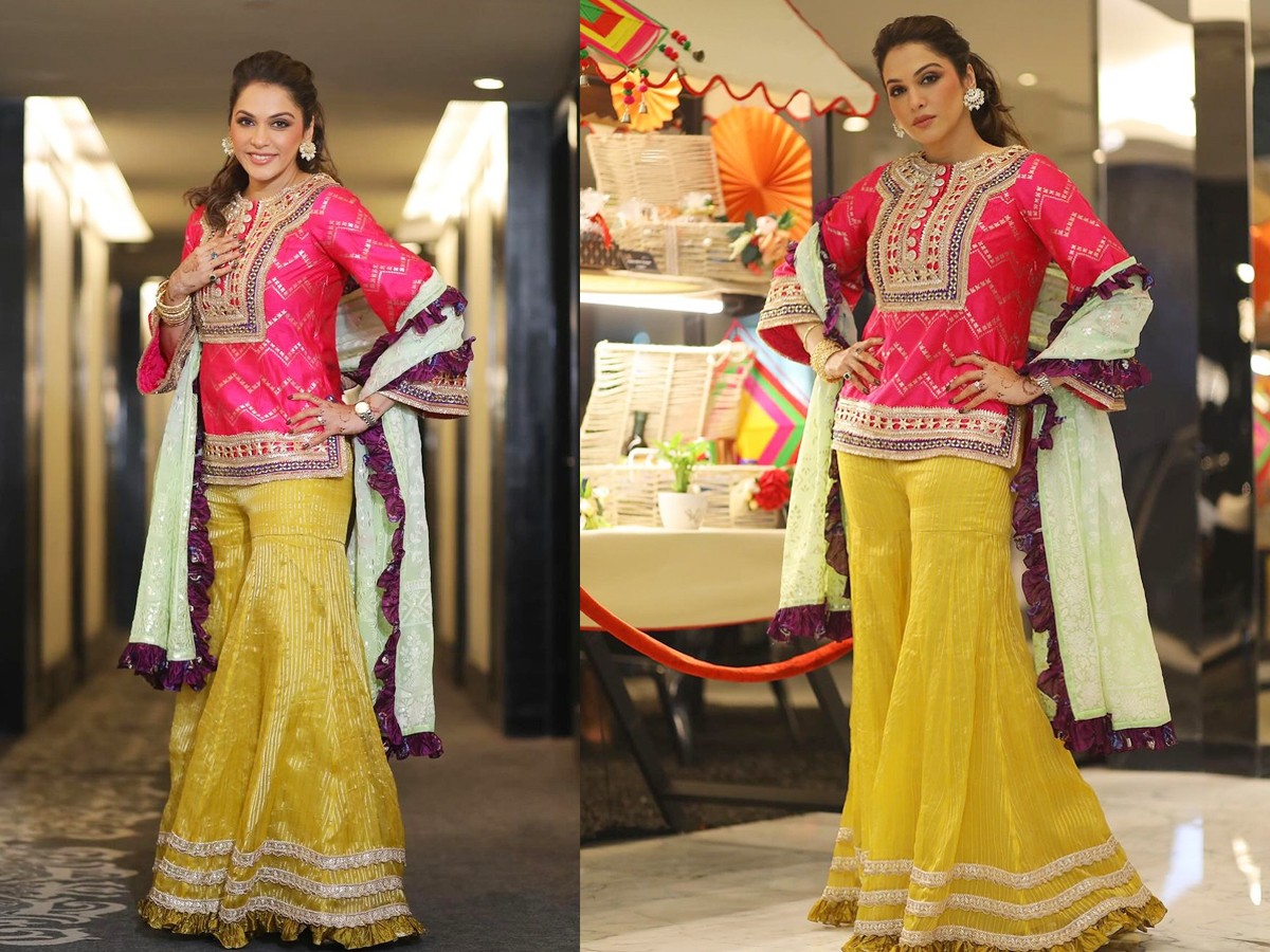 7.Isha-Koppikar.jpg 12