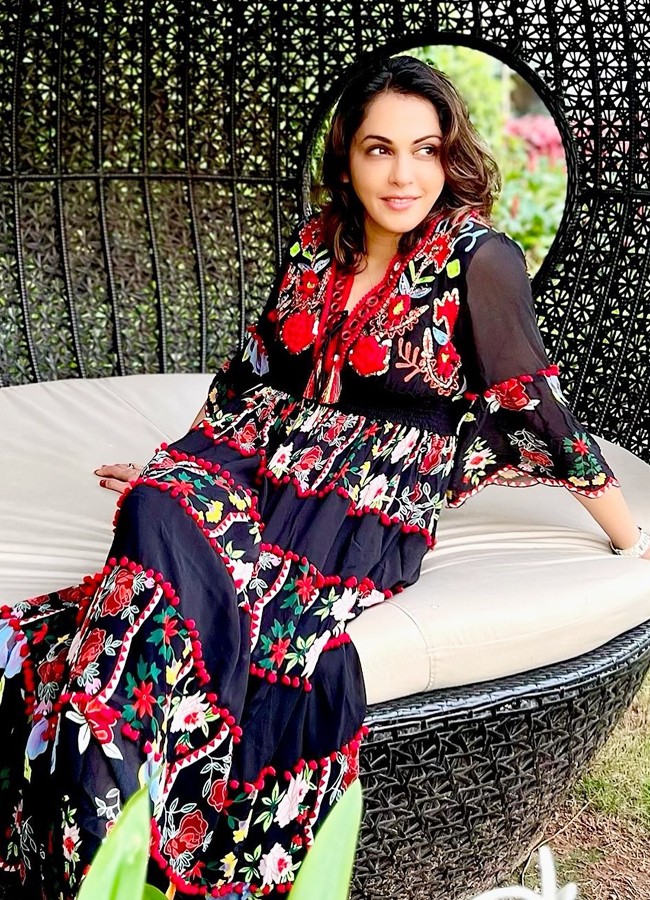 8.Isha-Koppikar.jpg 13