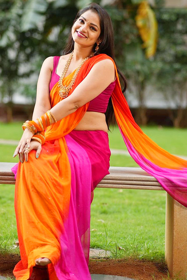 Bigg_20Boss_207_20Contestant_20Ashwini_20Sri_20Stunning_20Photos_4.jpg 5