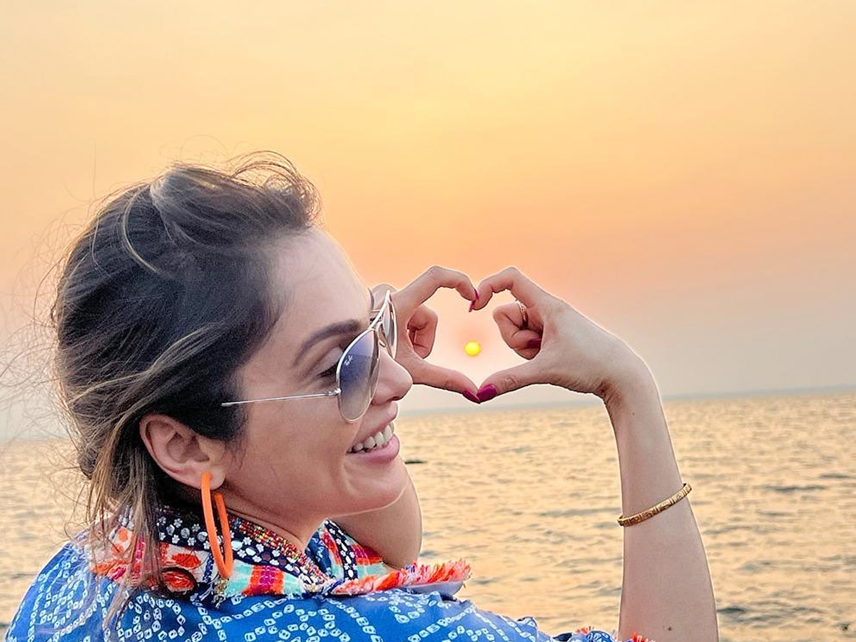 Isha-Koppikar.jpg 8