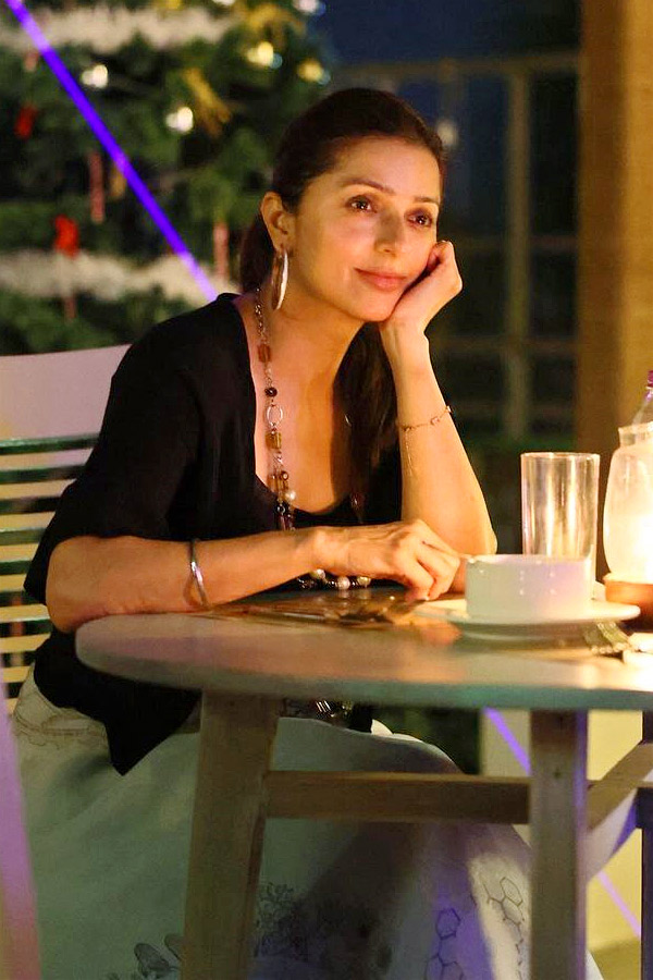 Actress_20Bhoomika_20Chawla_20opens_20news_20business_20in_20Goa_20PHotos_5.jpg 6