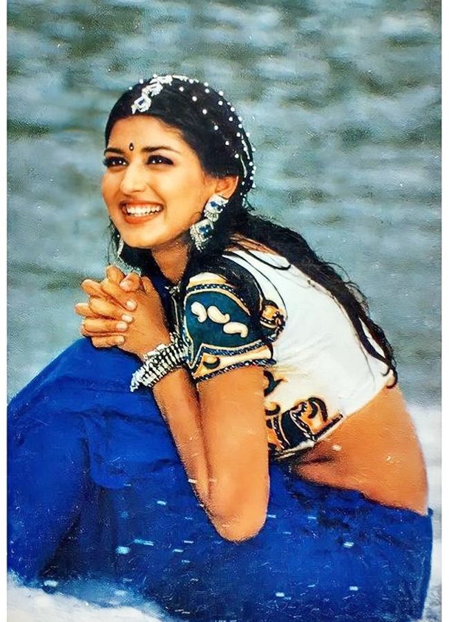Sonali-Bendre-.jpg 2