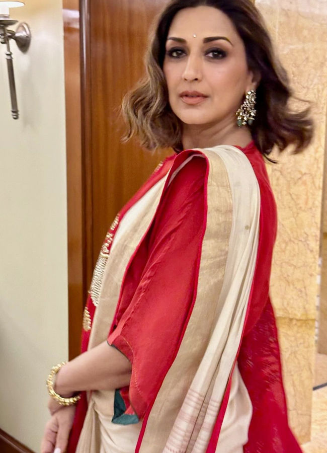 Sonali-Bendre-16.jpg 19