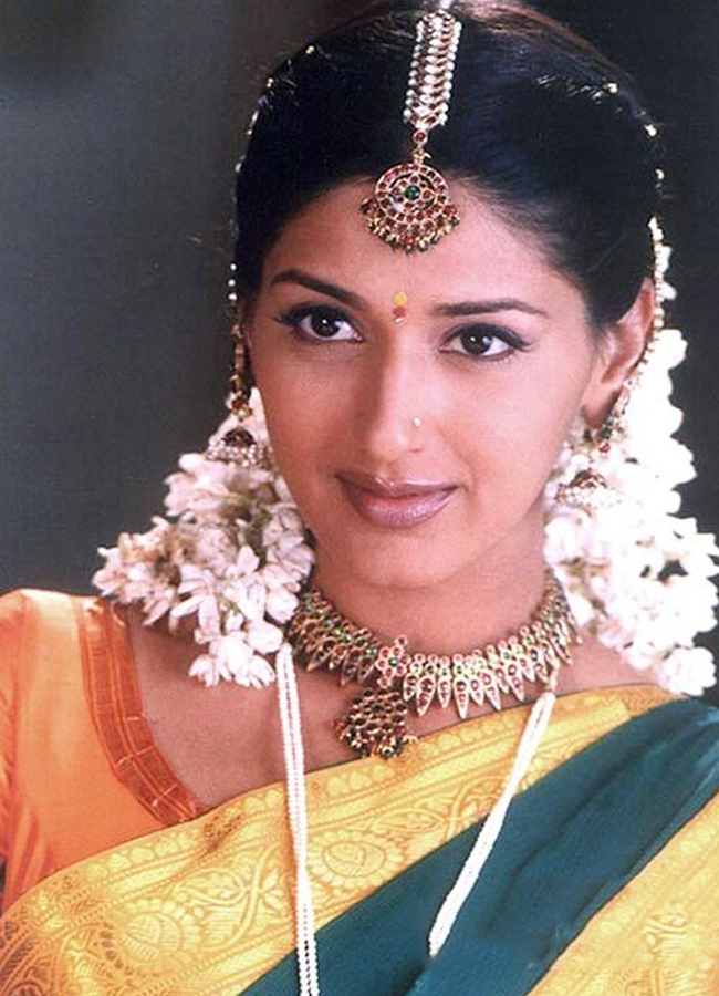 Sonali-Bendre-20.jpg 23