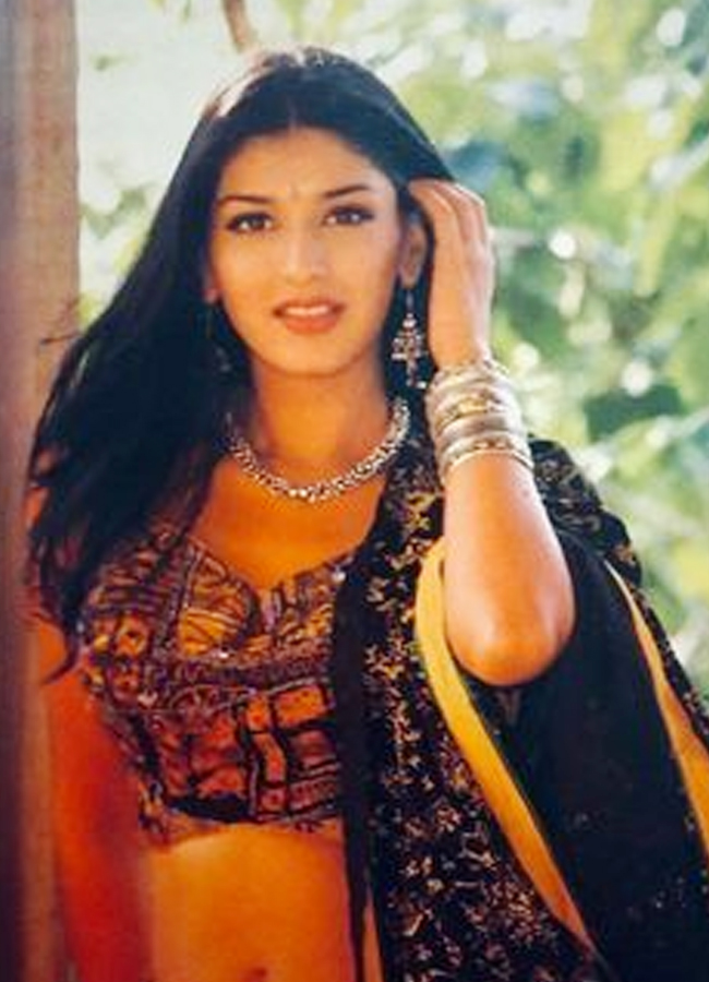 Sonali-Bendre-3.jpg 6