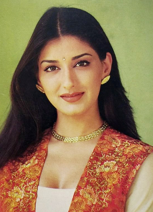 Sonali-Bendre-4.jpg 7