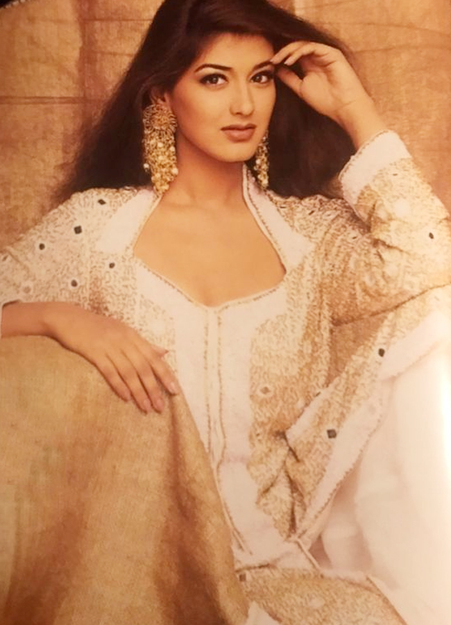 Sonali-Bendre-7.jpg 10