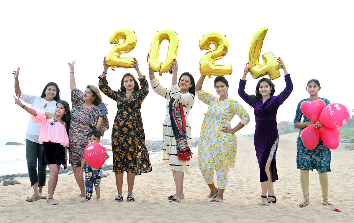 new_20year_20celebration_20in_20telugu_20states-4.jpg 4
