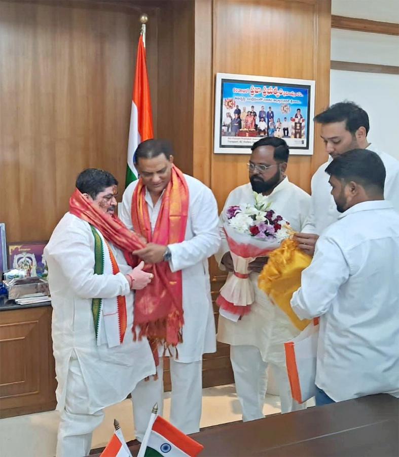 Azharuddin_20Meets_20Telangana_20CM_20Revanth_20Reddy_20And_20ministers-10.jpg 10