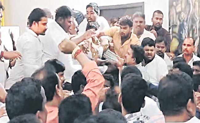 Clash-Between-Tdp-Leaders-A.jpg