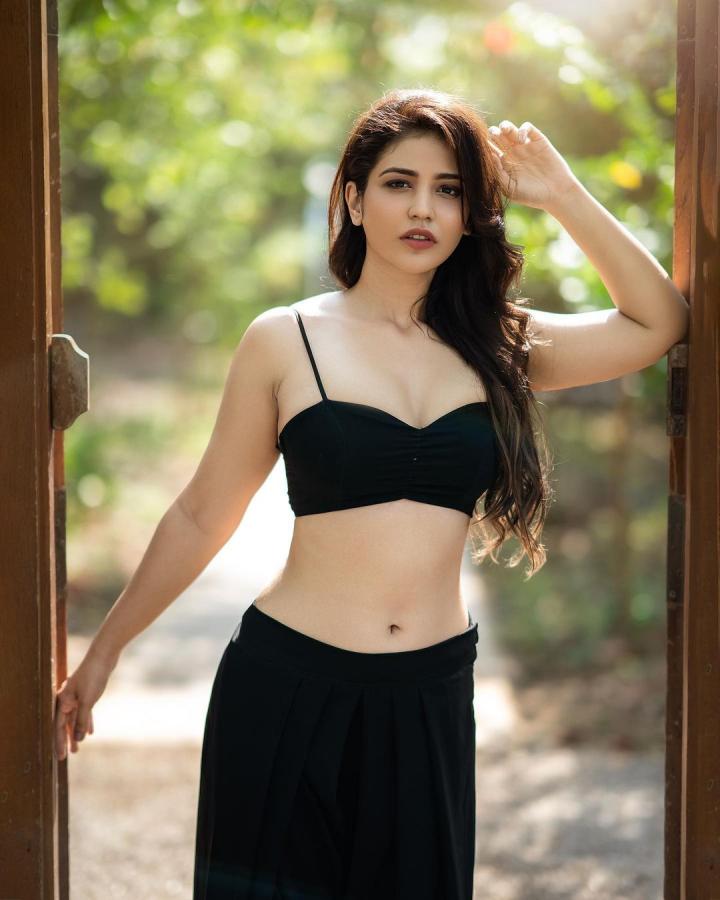 Priyanka-Jawalkar-pics.jpg 3