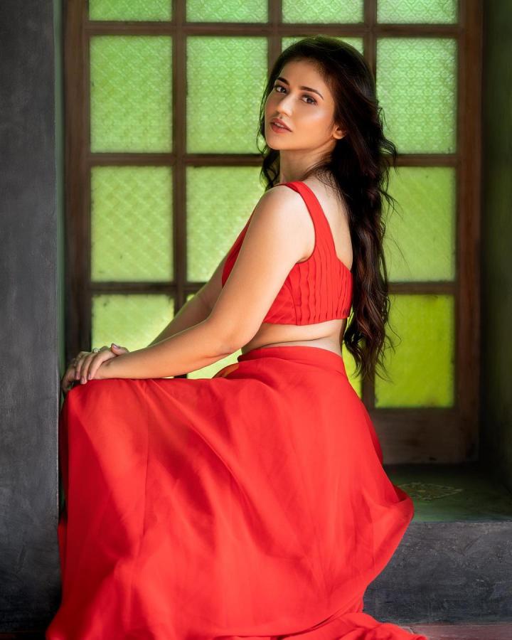 Priyanka-Jawalkar-red-dress-pics.jpg 9