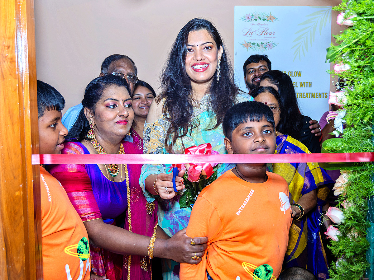 Singer_20Geetha_20Madhuri_20open_20store-1.jpg 1