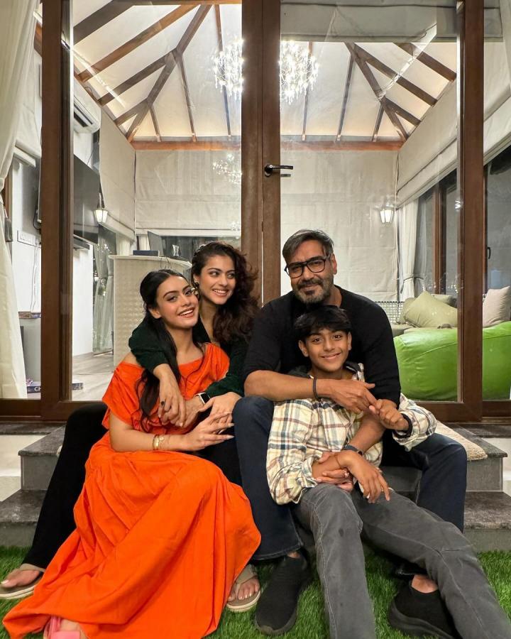 kajol-family.jpg 7