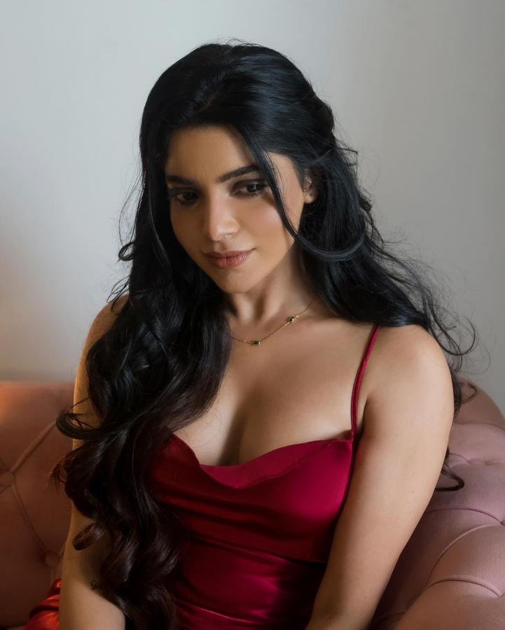 Divya-bharathi-insta-photos.jpg 2