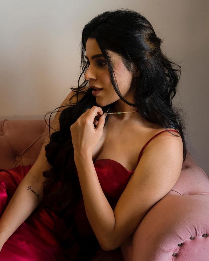 Divya-bharathi-insta-pics.jpg 3