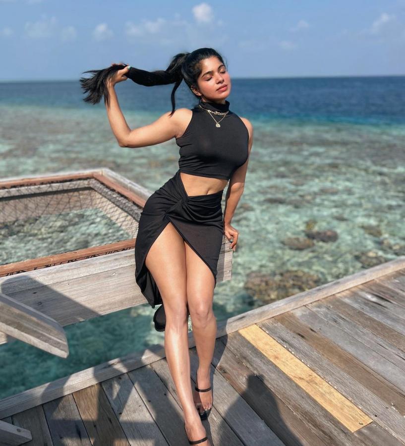 Divya-bharathi-pics.jpg 10