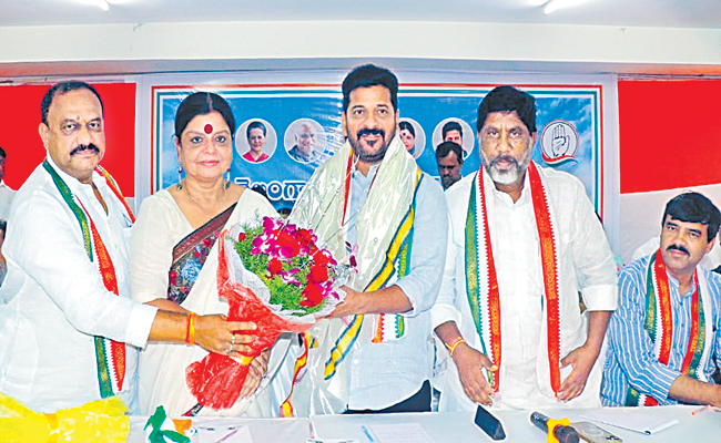 DEEPA-DAS-MUNSHI-KE-PUSPAGU.jpg