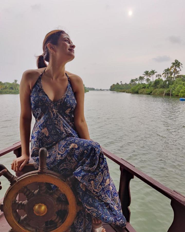 Shraddha_20Das-tour-pics.jpg 5