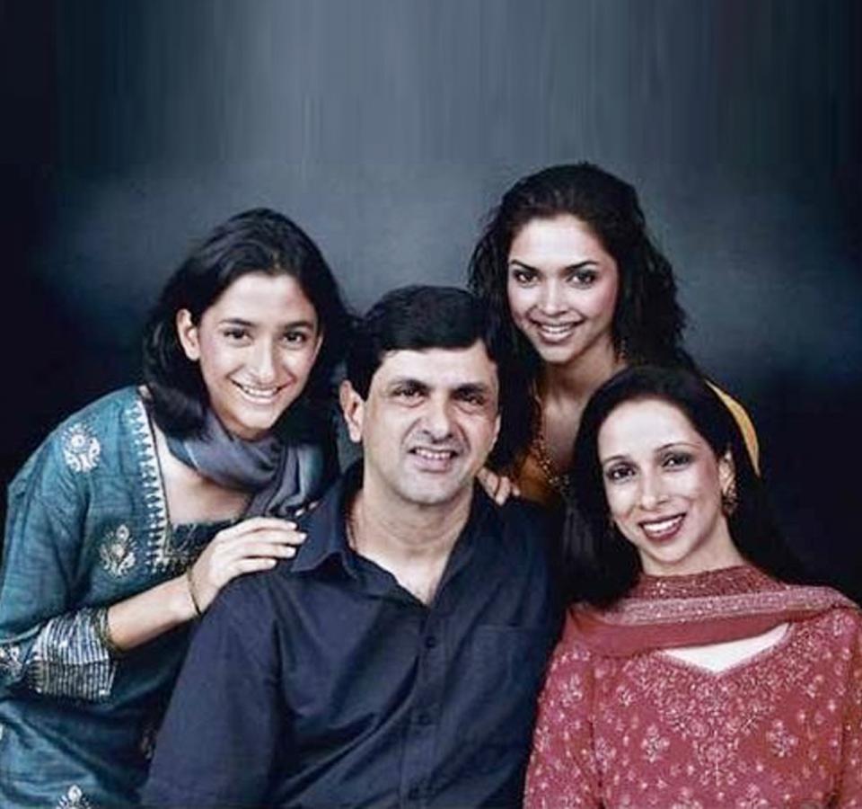 10.Deepika-Padukone.jpg 12