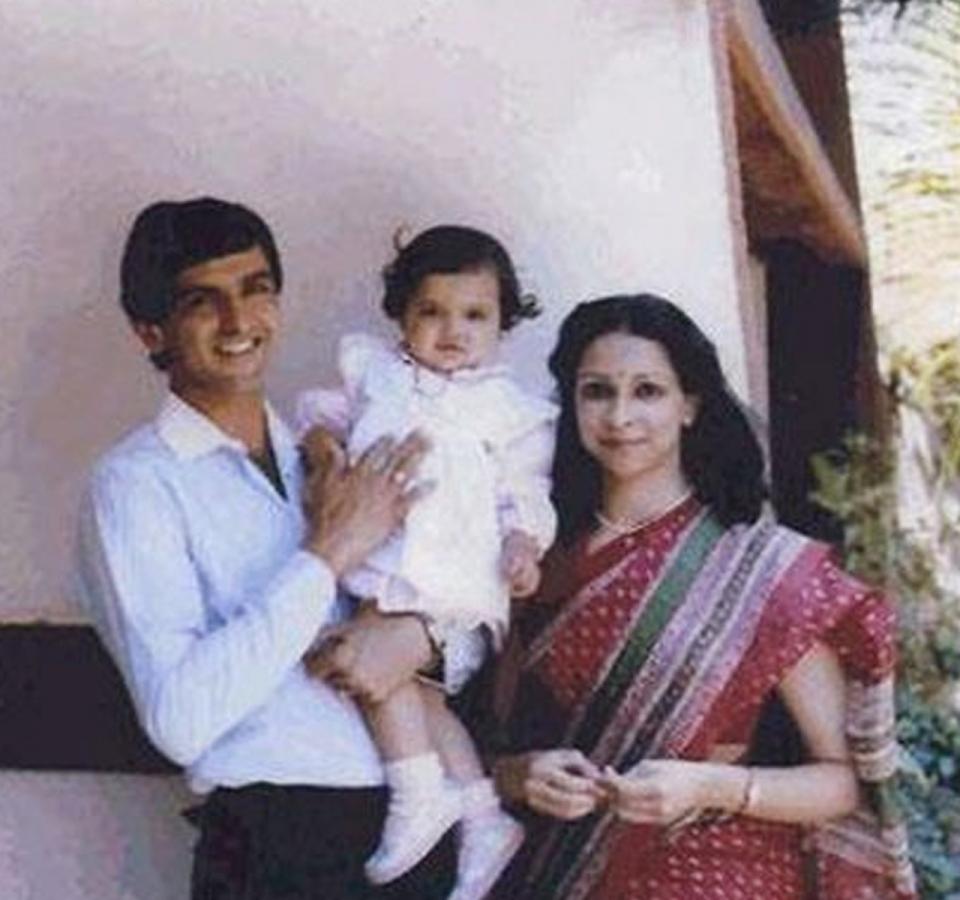 12.Deepika-Padukone.jpg 14