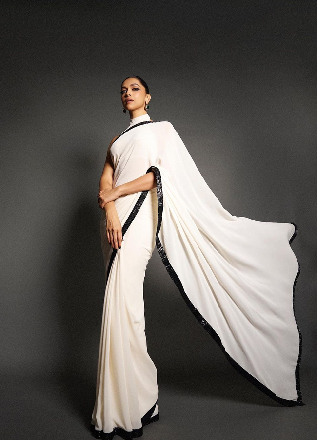 24.Deepika-Padukone.jpg 28