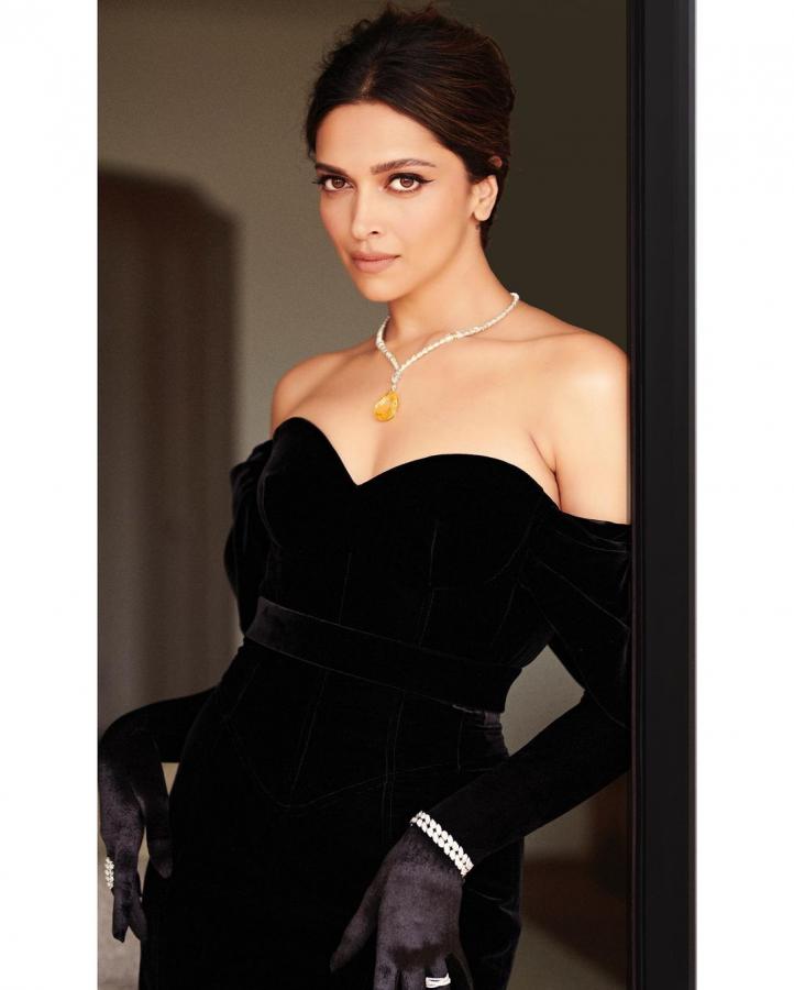 Black-dress.jpg 11