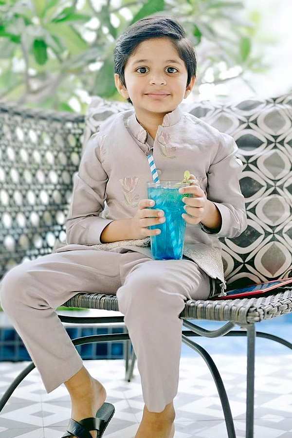 Manchu_20Vishnu_20announces_20cinematic_20debut_20of_20his_20son_20Avram_20Photos_4.jpg 5