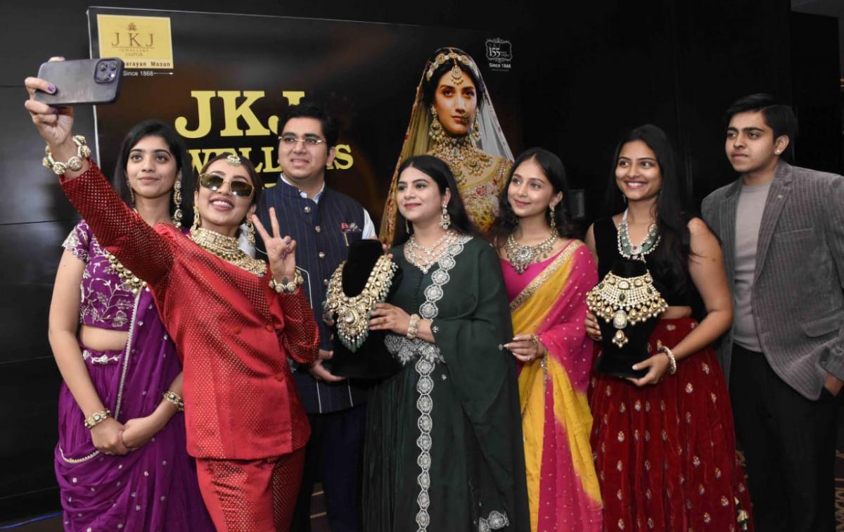 Actress_20Tejaswi_20Madivada-3.jpeg 5