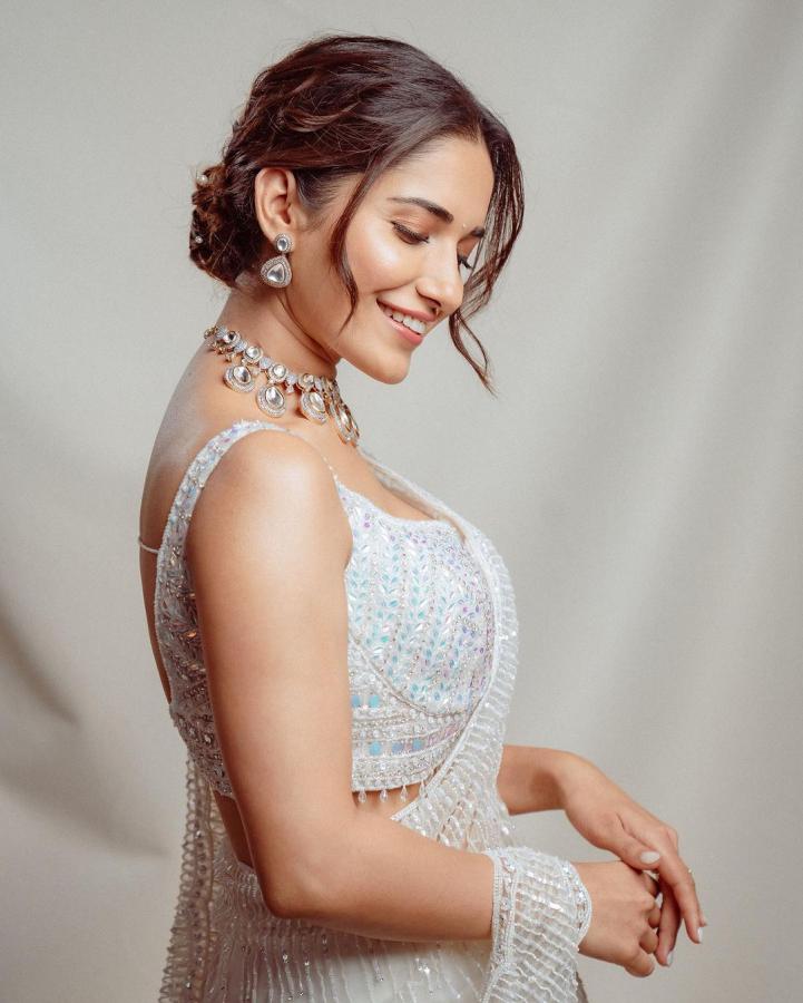 Ruhani-Sharma-latest-photos.jpg 13