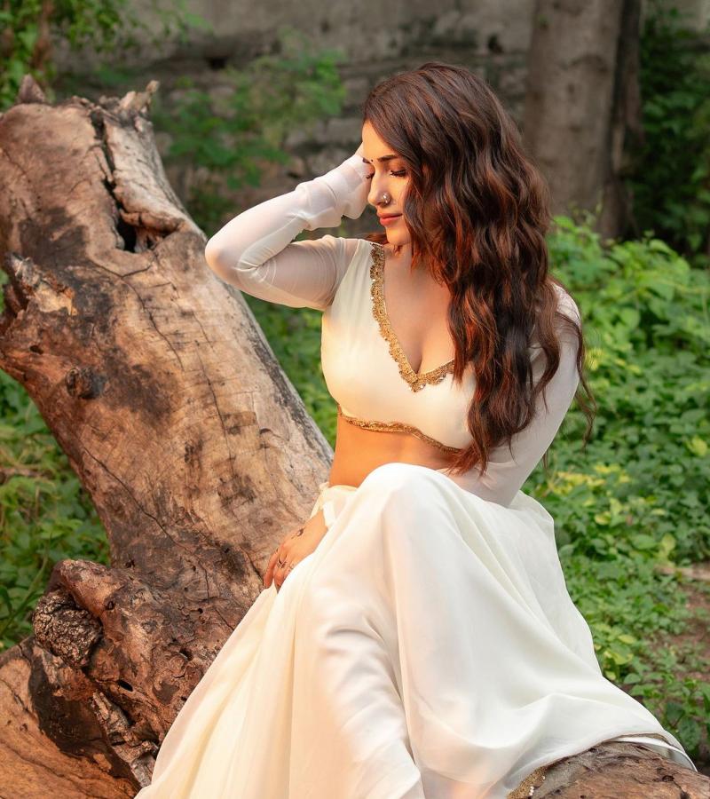 Ruhani-Sharma-pics.jpg 10