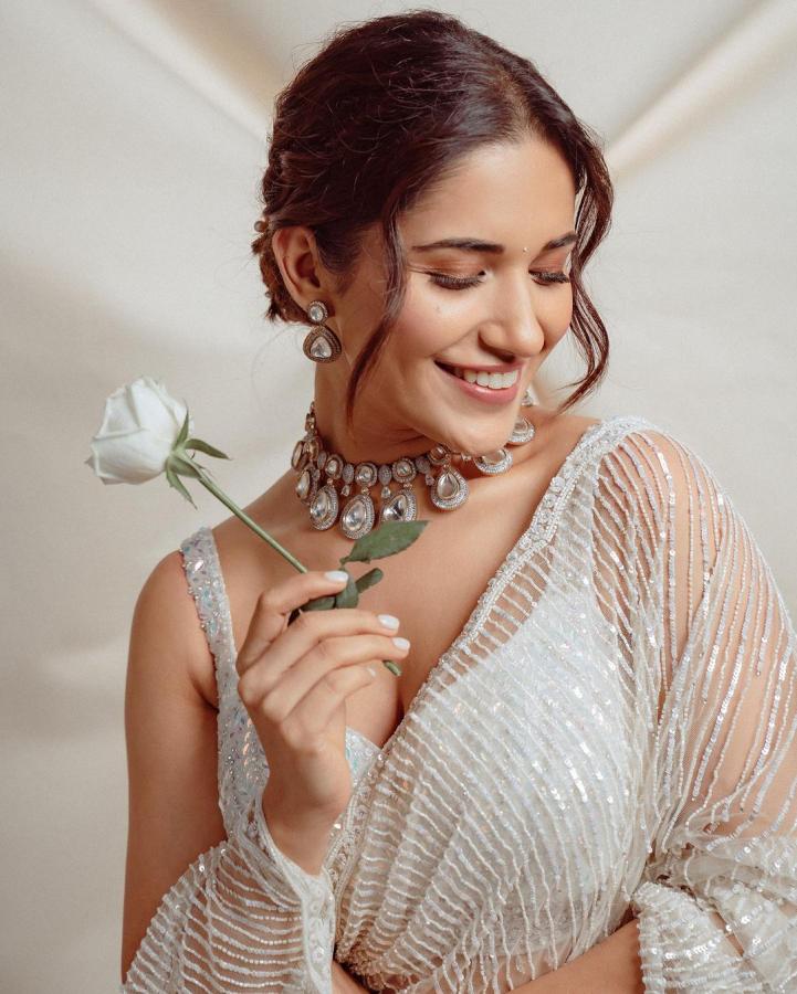 Ruhani-Sharma-white-saree.jpg 16