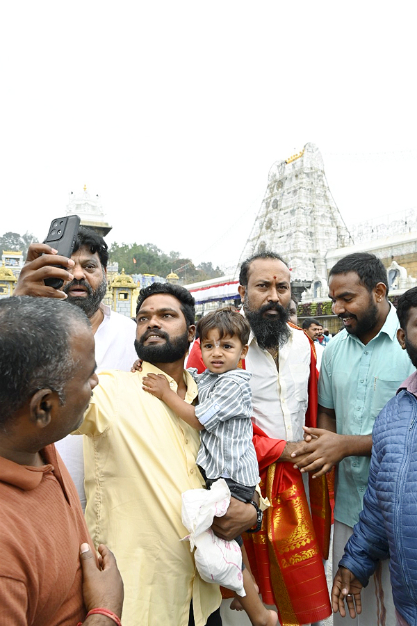 Salaar_20Movie_20Villain_20Ramachandra_20Raju_20Visits_20Tirumala_20Photos_11.jpg 12