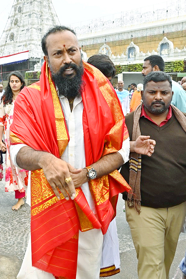 Salaar_20Movie_20Villain_20Ramachandra_20Raju_20Visits_20Tirumala_20Photos_12.jpg 13
